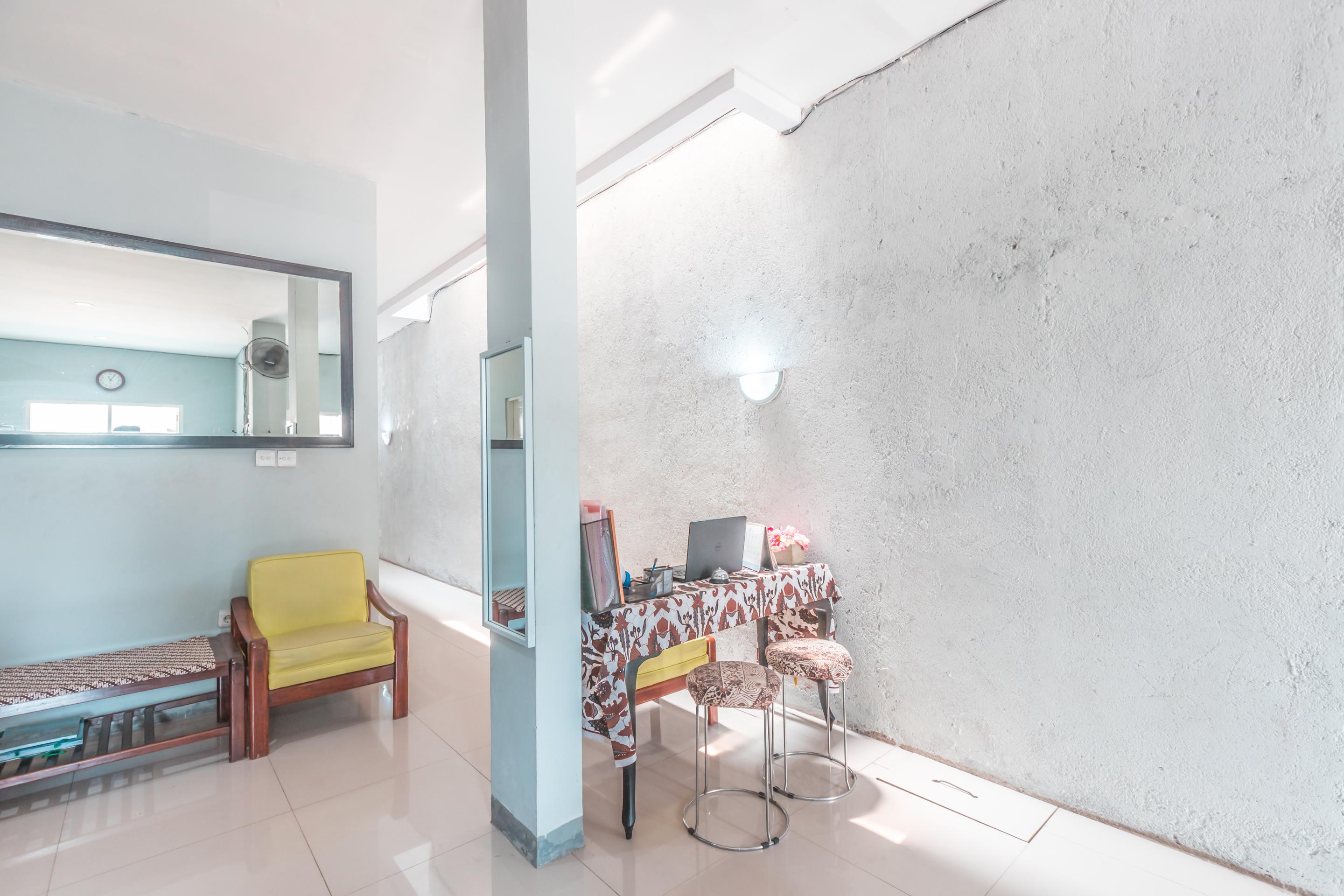 Oyo 1555 Unik Guesthouse Syariah Jakarta Kültér fotó
