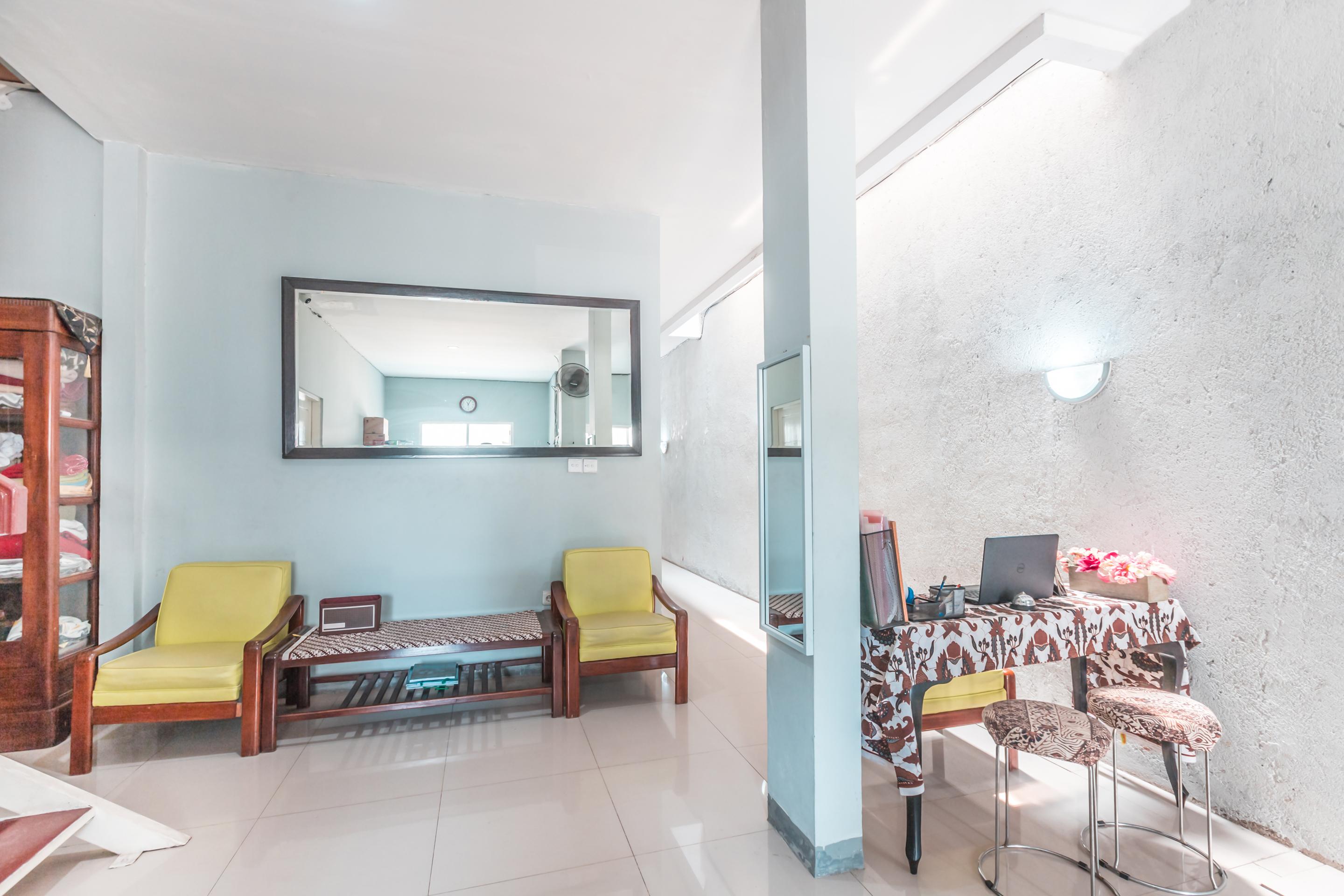 Oyo 1555 Unik Guesthouse Syariah Jakarta Kültér fotó